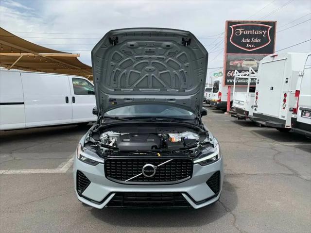 2024 Volvo XC60 Recharge T8 Core Dark Theme