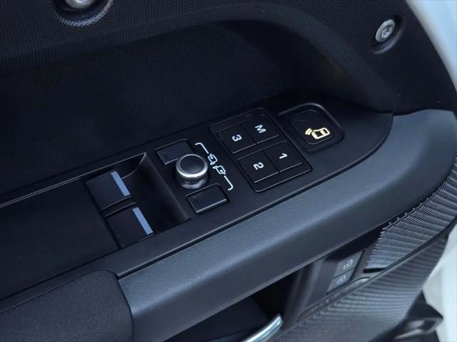 2023 Land Rover Defender 90 X-Dynamic SE
