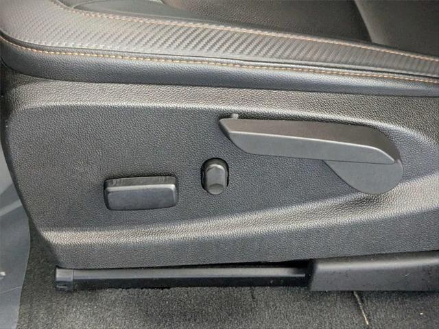 2022 GMC Canyon 4WD Crew Cab Short Box AT4 - Leather