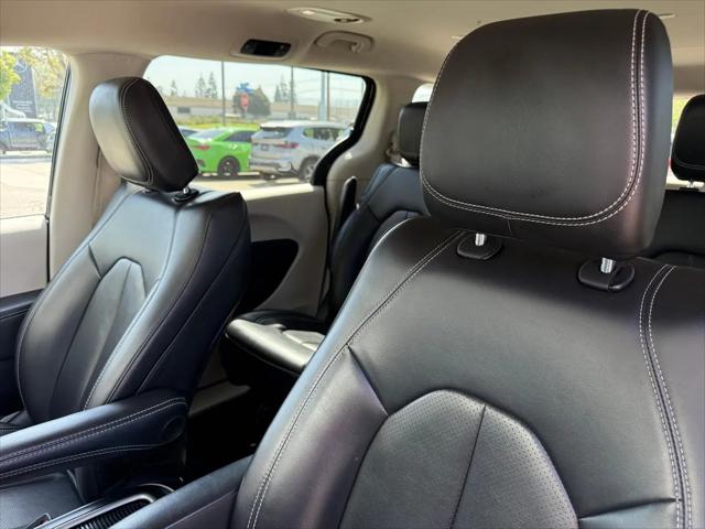 2023 Chrysler Pacifica Hybrid Touring L