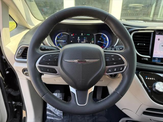 2023 Chrysler Pacifica Hybrid Touring L
