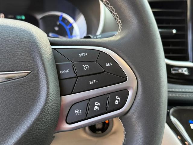 2023 Chrysler Pacifica Hybrid Touring L