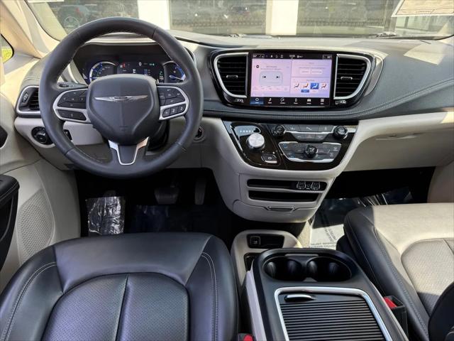 2023 Chrysler Pacifica Hybrid Touring L