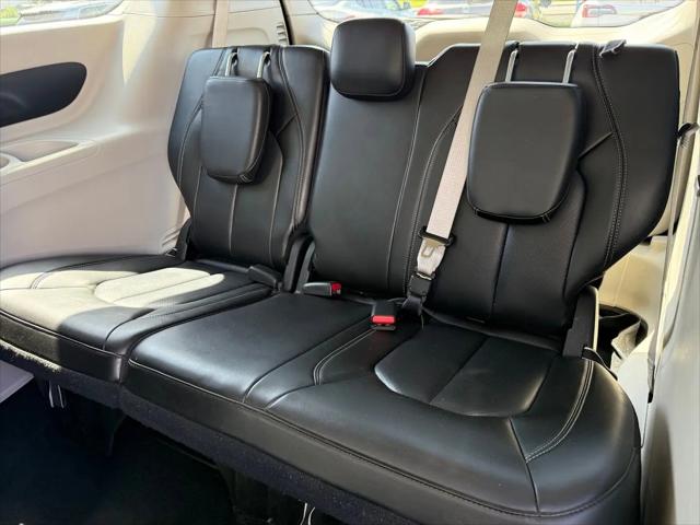 2023 Chrysler Pacifica Hybrid Touring L