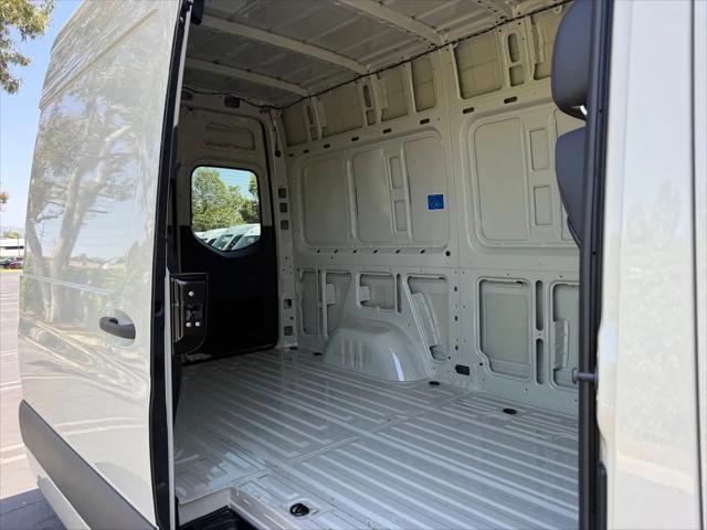 2026 Mercedes-Benz Sprinter 2500 Standard Roof 4-Cyl Diesel HO