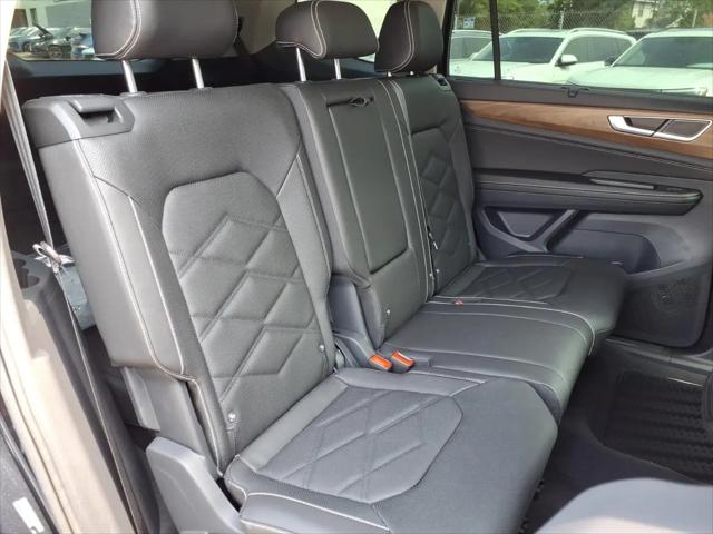 2026 Volkswagen Atlas SE with Technology