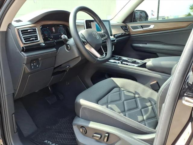 2026 Volkswagen Atlas SE with Technology