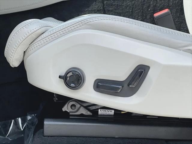 2024 Volvo XC90 B6 Ultimate Bright Theme 6-Seater