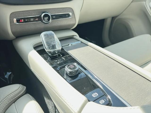 2024 Volvo XC90 B6 Ultimate Bright Theme 6-Seater