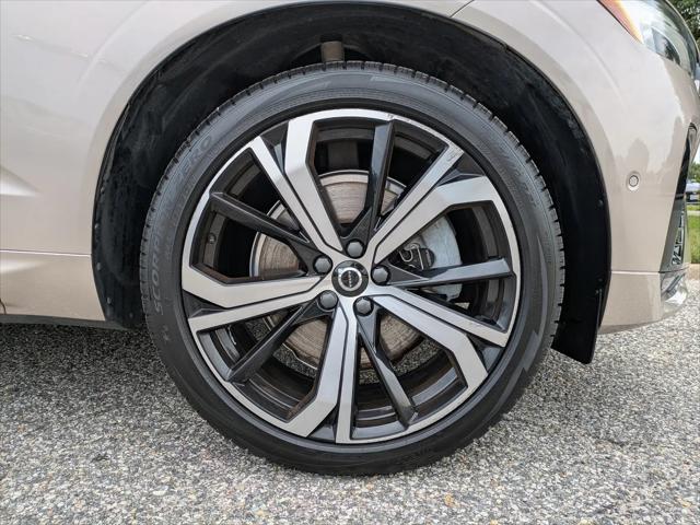 2023 Volvo XC60 B6 Ultimate Dark Theme