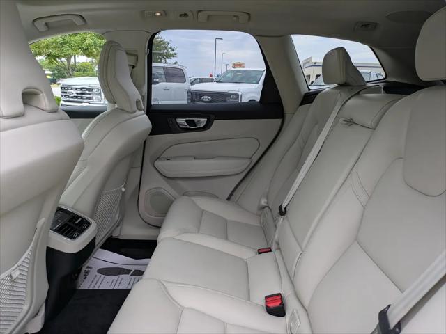 2023 Volvo XC60 B6 Ultimate Dark Theme