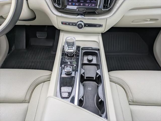 2023 Volvo XC60 B6 Ultimate Dark Theme