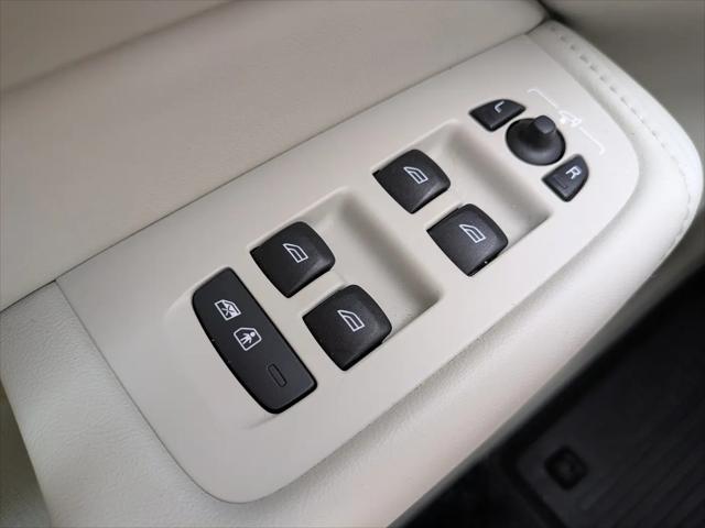 2023 Volvo XC60 B6 Ultimate Dark Theme