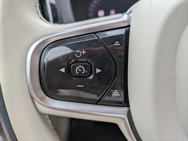 2023 Volvo XC60 B6 Ultimate Dark Theme