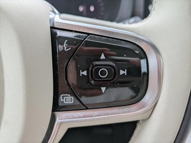 2023 Volvo XC60 B6 Ultimate Dark Theme