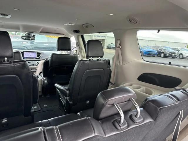2022 Chrysler Pacifica Touring L