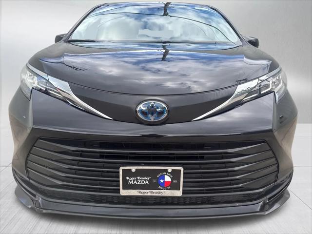 2023 Toyota Sienna LE