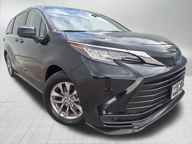 2023 Toyota Sienna LE