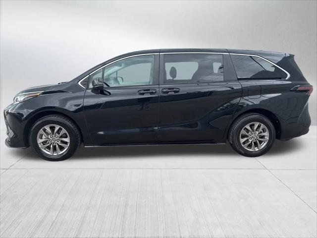 2023 Toyota Sienna LE