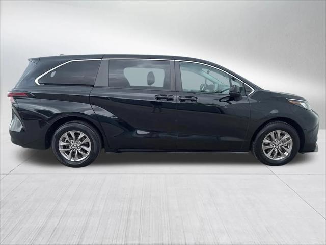2023 Toyota Sienna LE