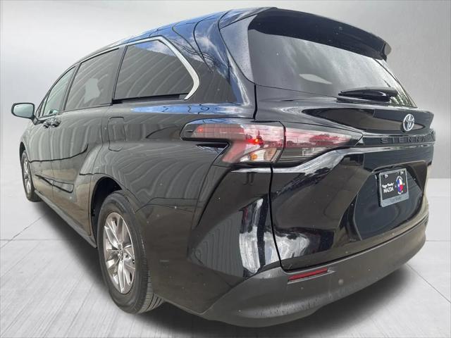 2023 Toyota Sienna LE