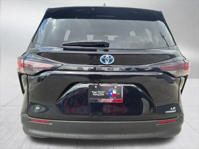 2023 Toyota Sienna LE