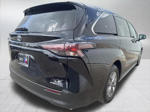 2023 Toyota Sienna LE