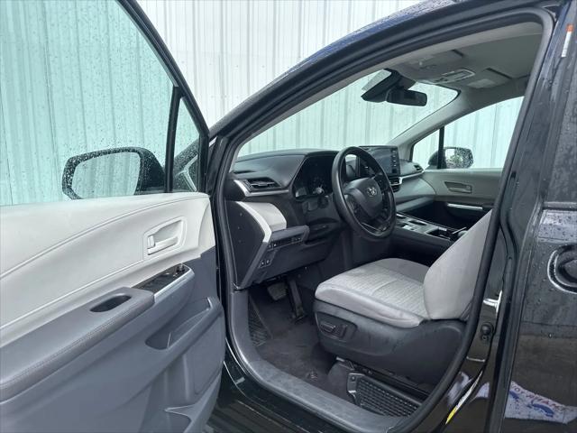 2023 Toyota Sienna LE