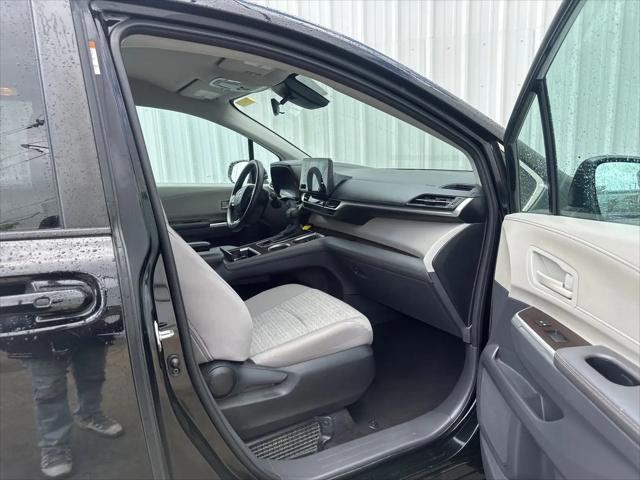 2023 Toyota Sienna LE