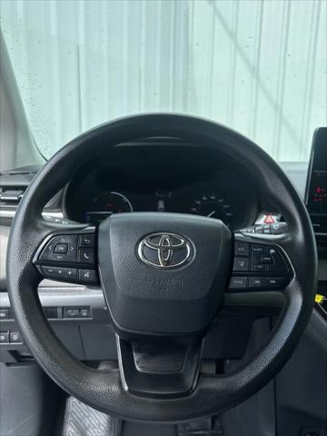 2023 Toyota Sienna LE