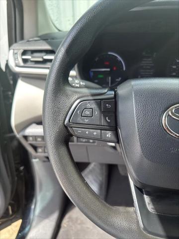 2023 Toyota Sienna LE