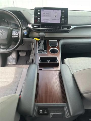 2023 Toyota Sienna LE