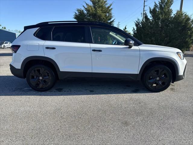 2026 Volkswagen Taos SE Black