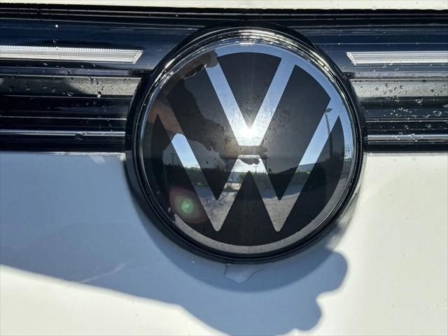 2026 Volkswagen Taos SE Black