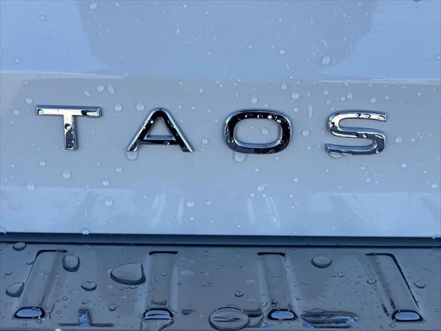 2026 Volkswagen Taos SE Black