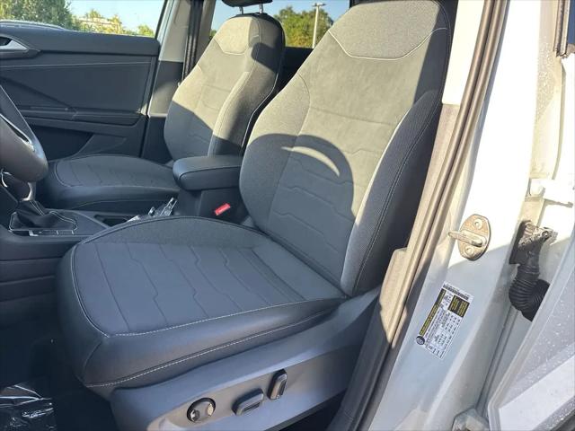 2026 Volkswagen Taos SE Black