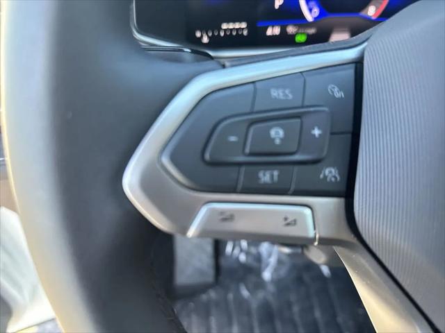 2026 Volkswagen Taos SE Black