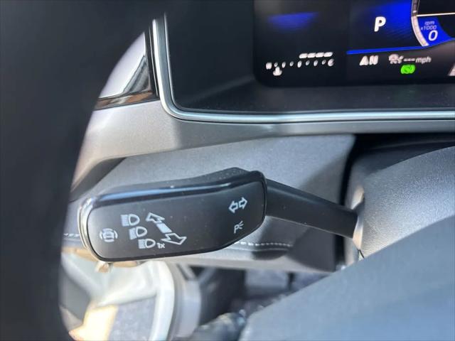 2026 Volkswagen Taos SE Black
