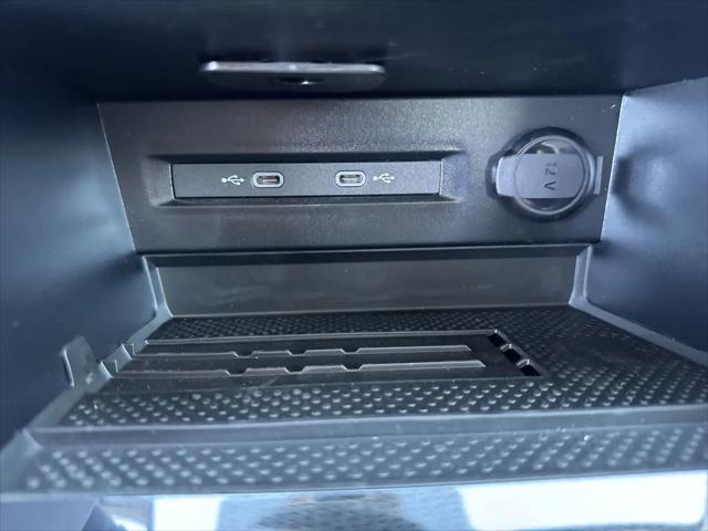 2026 Volkswagen Taos SE Black