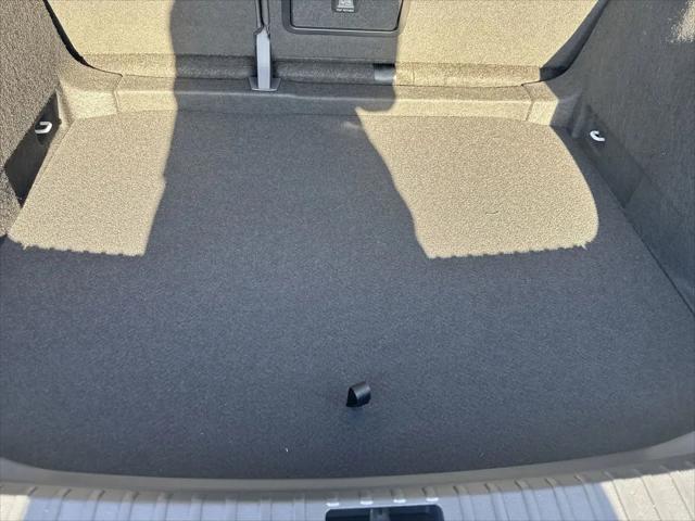 2026 Volkswagen Taos SE Black