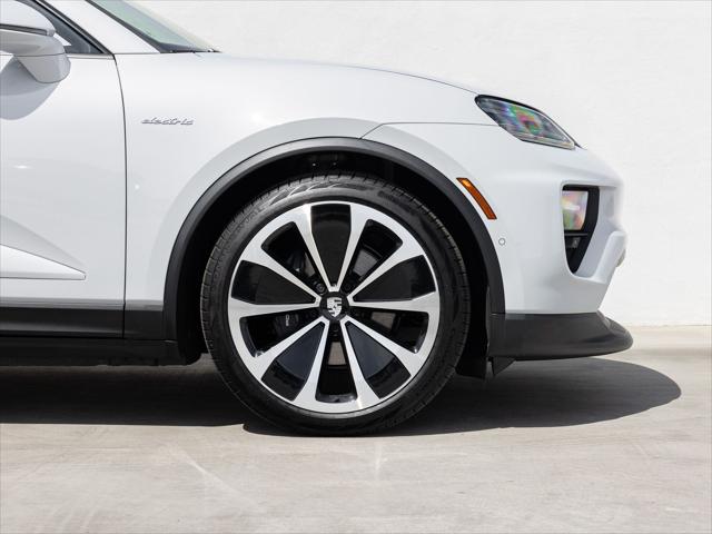 2026 Porsche Macan Electric Unknown