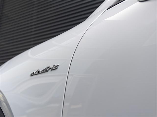 2026 Porsche Macan Electric Unknown