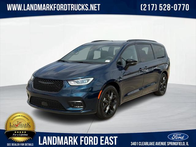 2025 Chrysler Pacifica Limited for sale in Springfield, IL