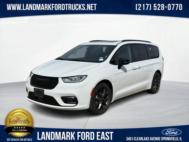 2025 Chrysler Pacifica Limited for sale in Springfield, IL