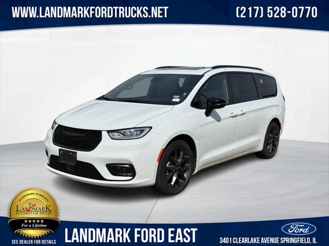 2025 Chrysler Pacifica Limited for sale in Springfield, IL