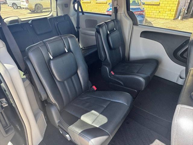 2014 Chrysler Town & Country Touring