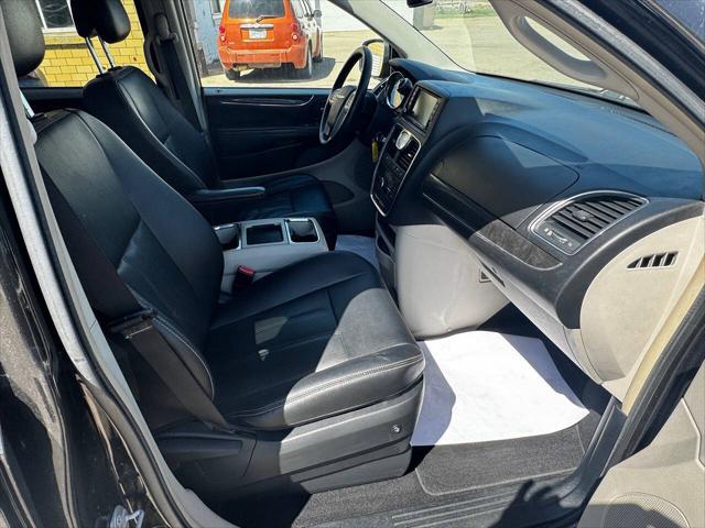 2014 Chrysler Town & Country Touring