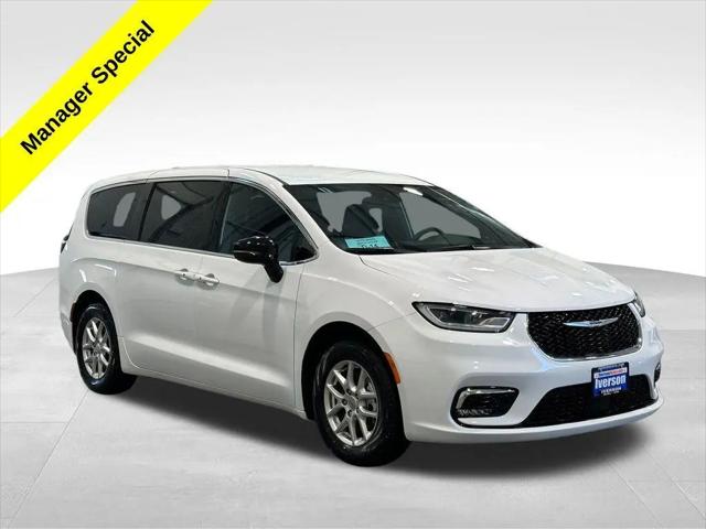 2025 Chrysler Pacifica Select for sale in Mitchell, SD