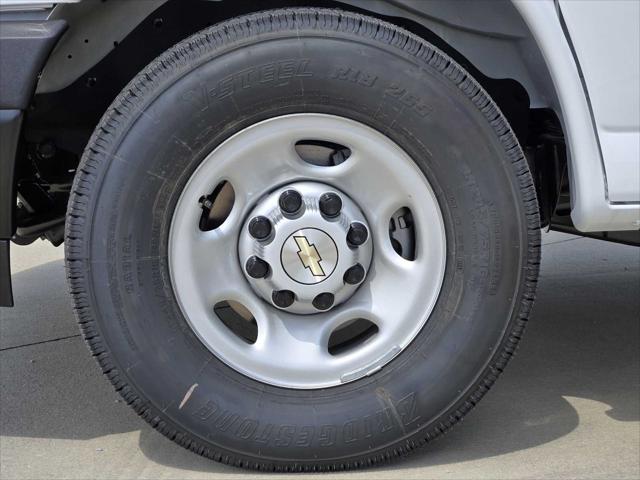 2026 Chevrolet Express Passenger 3500 Extended Wheelbase, LS, RWD