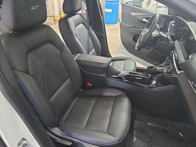 2025 Buick NV Sport Touring FWD